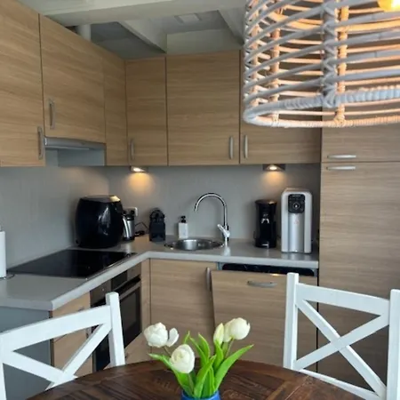 Strandnahes Nr 156 Mit Traumhaften Wintergarten Und Uneinsehbaren, Grossen Garten, Eckgrundstueck Sint Maartensvlotbrug