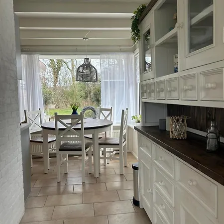 Strandnahes Nr 156 Mit Traumhaften Wintergarten Und Uneinsehbaren, Grossen Garten, Eckgrundstueck * Sint Maartensvlotbrug