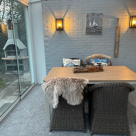 Strandnahes Nr 156 Mit Traumhaften Wintergarten Und Uneinsehbaren, Grossen Garten, Eckgrundstueck Sint Maartensvlotbrug