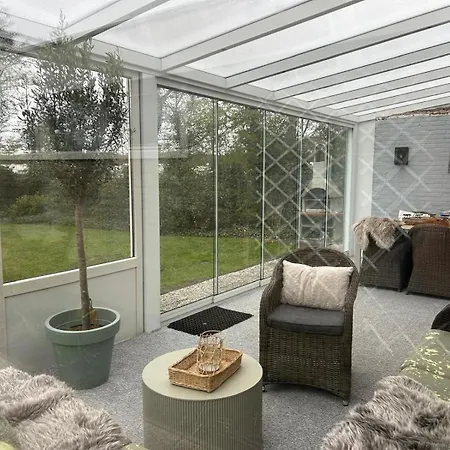 Strandnahes Nr 156 Mit Traumhaften Wintergarten Und Uneinsehbaren, Grossen Garten, Eckgrundstueck Sint Maartensvlotbrug