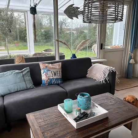 Vakantiehuis Strandnahes Nr 156 Mit Traumhaften Wintergarten Und Uneinsehbaren, Grossen Garten, Eckgrundstueck Sint Maartensvlotbrug