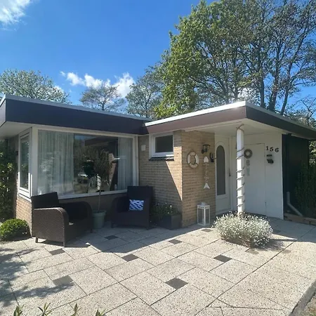 Strandnahes Nr 156 Mit Traumhaften Wintergarten Und Uneinsehbaren, Grossen Garten, Eckgrundstueck * Sint Maartensvlotbrug