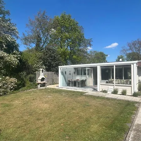Strandnahes Nr 156 Mit Traumhaften Wintergarten Und Uneinsehbaren, Grossen Garten, Eckgrundstueck * Sint Maartensvlotbrug