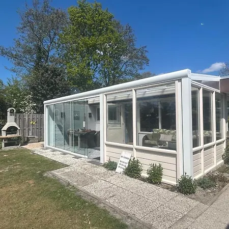 Strandnahes Nr 156 Mit Traumhaften Wintergarten Und Uneinsehbaren, Grossen Garten, Eckgrundstueck 別荘 Sint Maartensvlotbrug