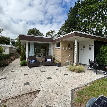 別荘 Strandnahes Nr 156 Mit Traumhaften Wintergarten Und Uneinsehbaren, Grossen Garten, Eckgrundstueck Sint Maartensvlotbrug