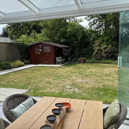 Strandnahes Nr 156 Mit Traumhaften Wintergarten Und Uneinsehbaren, Grossen Garten, Eckgrundstueck Sint Maartensvlotbrug