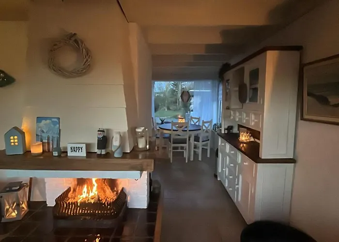 Strandnahes Nr 156 Mit Traumhaften Wintergarten Und Uneinsehbaren, Grossen Garten, Eckgrundstueck * Sint Maartensvlotbrug