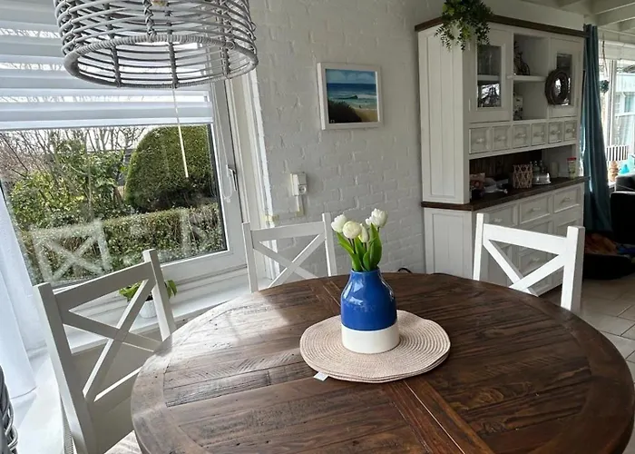 Strandnahes Nr 156 Mit Traumhaften Wintergarten Und Uneinsehbaren, Grossen Garten, Eckgrundstueck