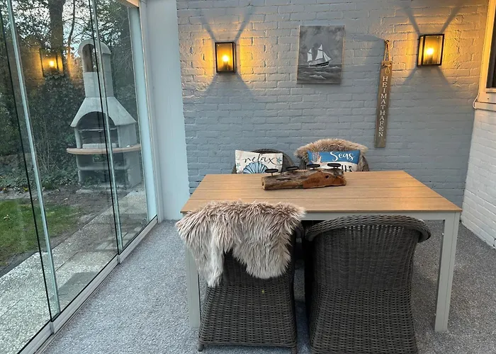 Strandnahes Nr 156 Mit Traumhaften Wintergarten Und Uneinsehbaren, Grossen Garten, Eckgrundstueck Sint Maartensvlotbrug