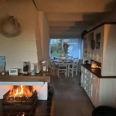 Strandnahes Nr 156 Mit Traumhaften Wintergarten Und Uneinsehbaren, Grossen Garten, Eckgrundstueck * Sint Maartensvlotbrug